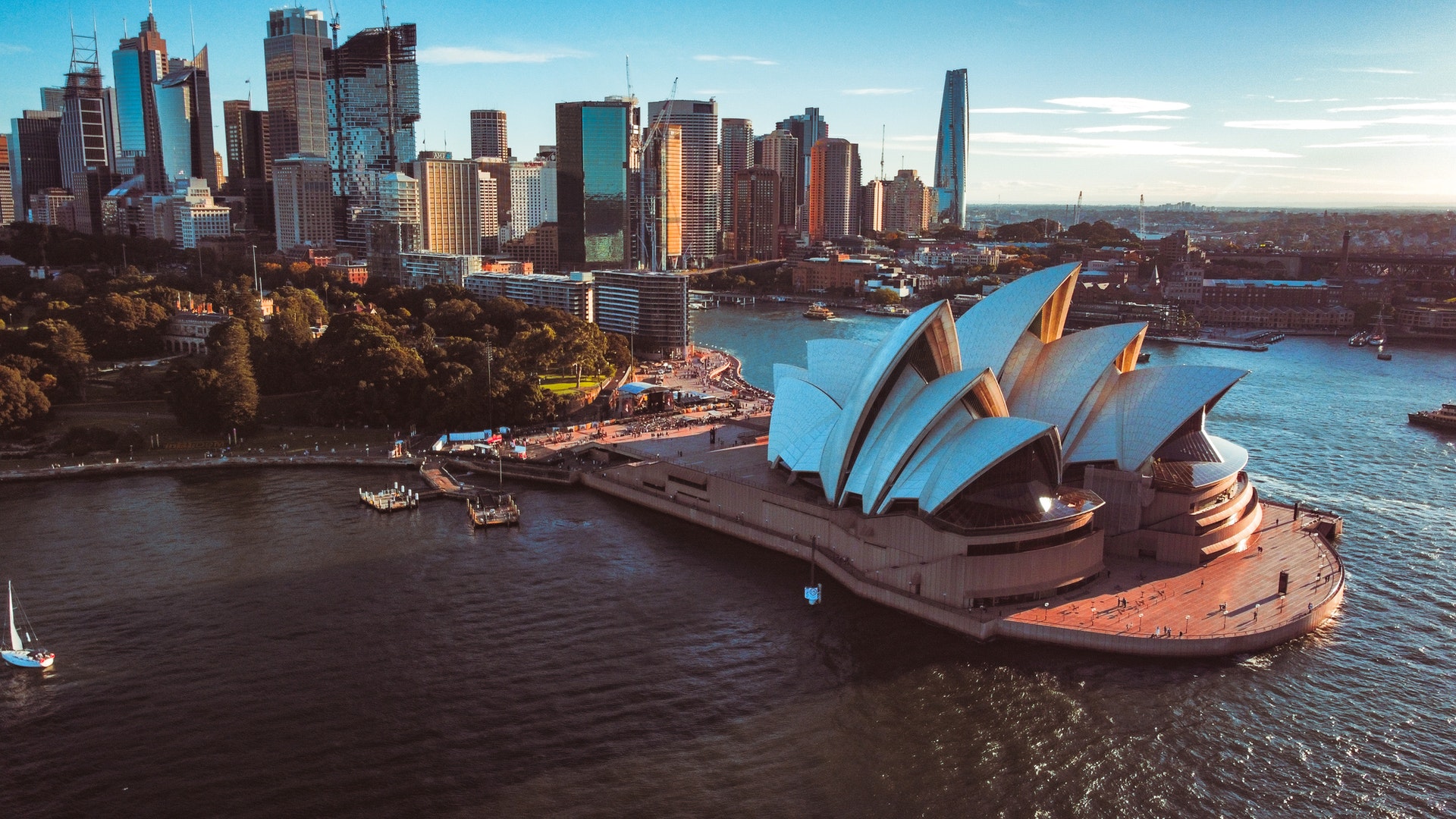 Top 10 reasons to migrate to amazing Australia